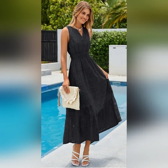 Elegant Black Lace Maxi Dress - Picture 4 of 7